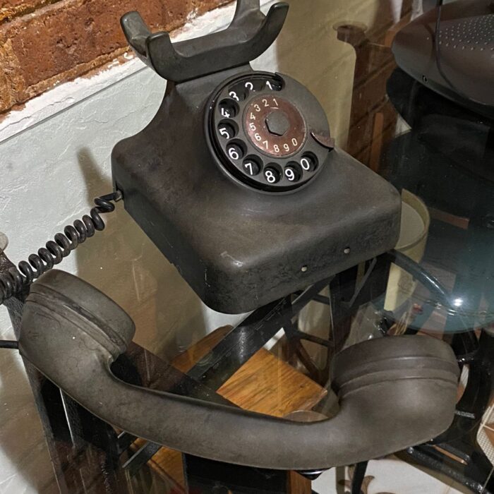 telefono-muy-antiguo